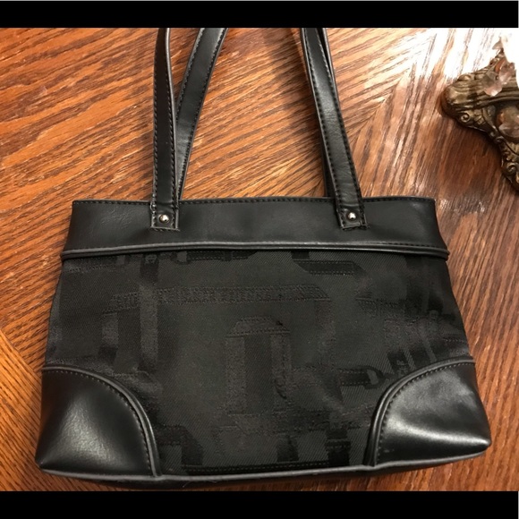 Nice Black Faux Leather Pattern Material Handbag! - Picture 4 of 11